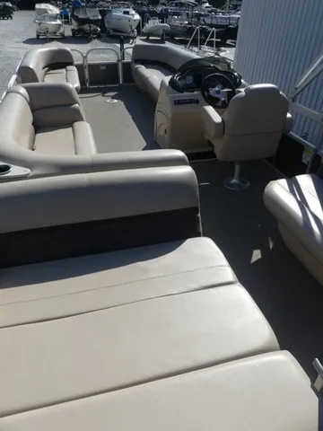 Slide: The Image of Sun Tracker Party Barge 24 DLX 2017 - 16