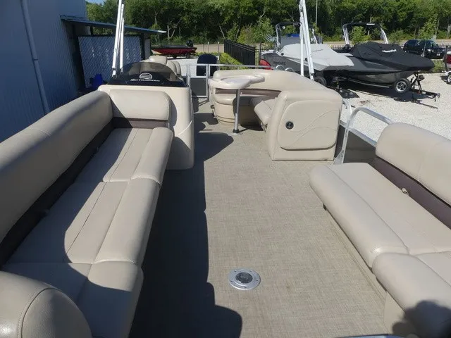 Slide: The Image of Sun Tracker Party Barge 24 DLX 2017 - 35