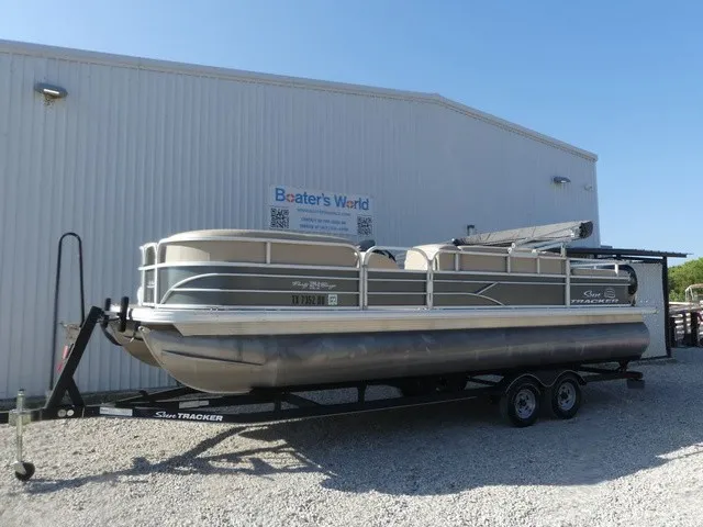 The Image of Sun Tracker Party Barge 24 DLX 2017 - 1