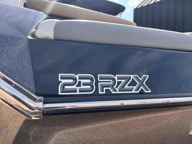 Slide: The Image of Tigé 23RZX 2021 - 8