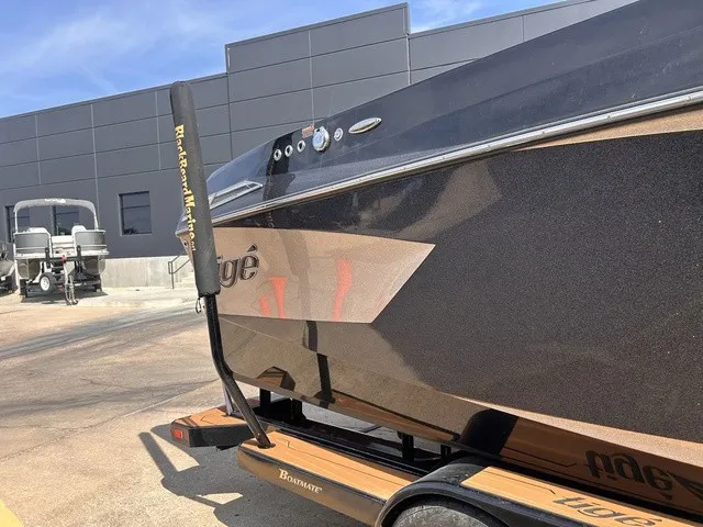 Slide: The Image of Tigé 23RZX 2021 - 4