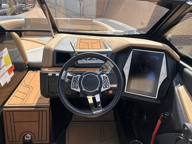Slide: The Image of Tigé 23RZX 2021 - 16