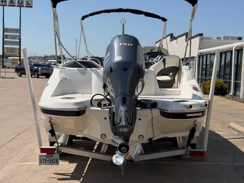 Slide: The Image of Stingray 212 SC 2019 - 4