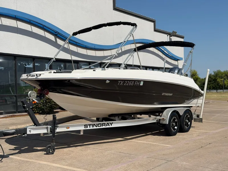 Slide: The Image of Stingray 212 SC 2019 - 2