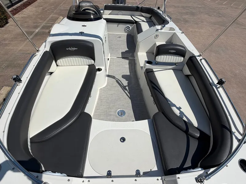Slide: The Image of Stingray 212 SC 2019 - 10