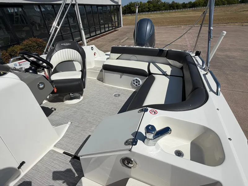 Slide: The Image of Stingray 212 SC 2019 - 11