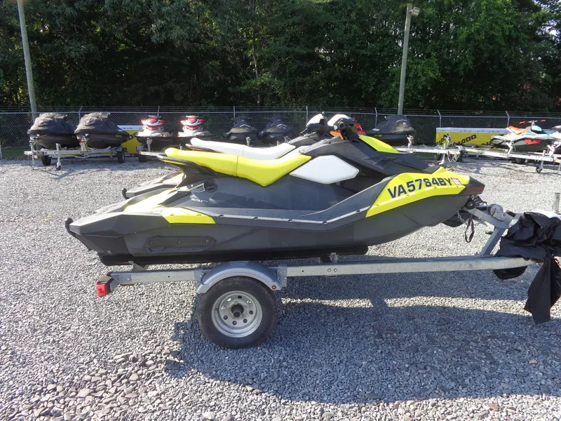 Slide: The Image of Sea-Doo Spark™ 3up 900 H.O. ACE™ iBR Convenience Package 2015 - 3