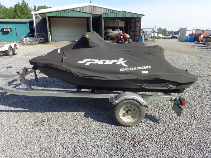 Slide: The Image of Sea-Doo Spark™ 3up 900 H.O. ACE™ iBR Convenience Package 2015 - 38