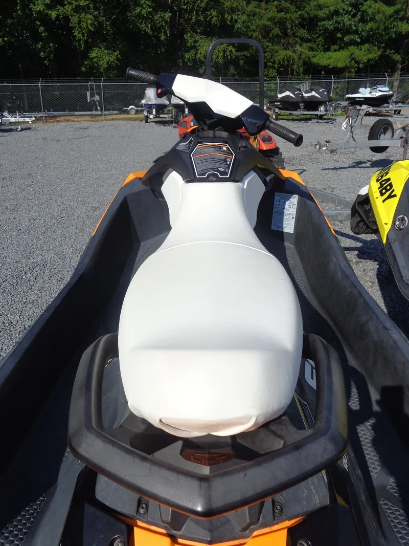 Slide: The Image of Sea-Doo Spark™ 3up 900 H.O. ACE™ iBR Convenience Package 2015 - 22