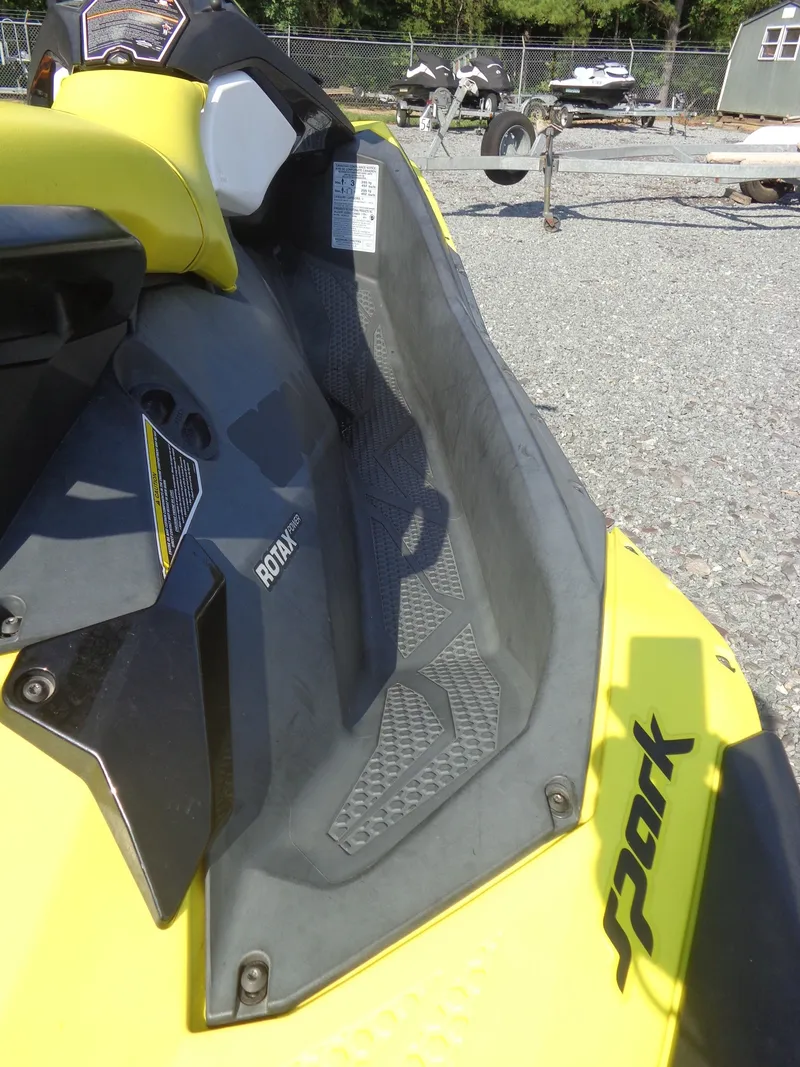 Slide: The Image of Sea-Doo Spark™ 3up 900 H.O. ACE™ iBR Convenience Package 2015 - 6