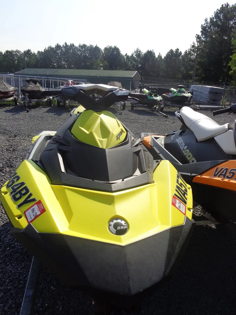 Slide: The Image of Sea-Doo Spark™ 3up 900 H.O. ACE™ iBR Convenience Package 2015 - 4