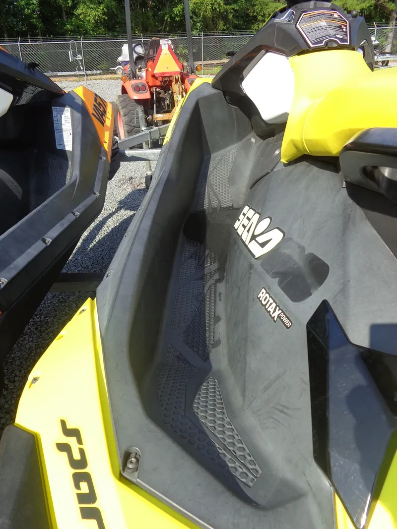 Slide: The Image of Sea-Doo Spark™ 3up 900 H.O. ACE™ iBR Convenience Package 2015 - 7