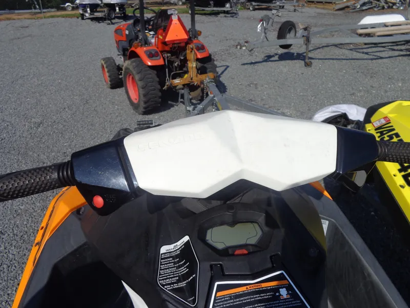 Slide: The Image of Sea-Doo Spark™ 3up 900 H.O. ACE™ iBR Convenience Package 2015 - 23