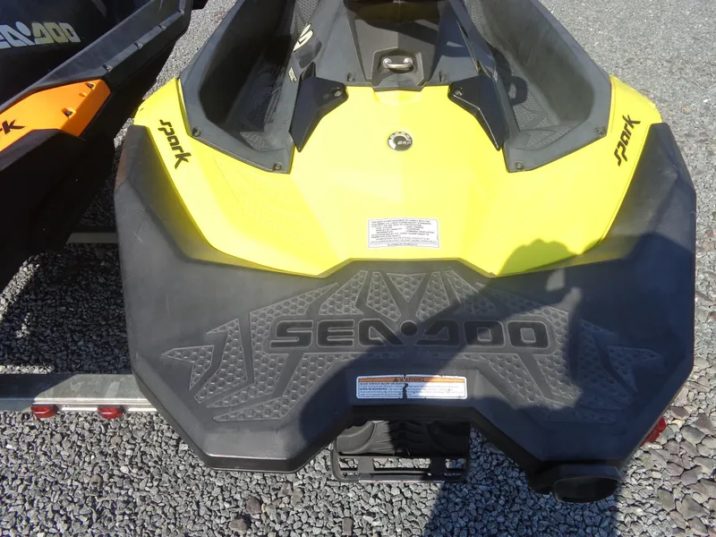 Slide: The Image of Sea-Doo Spark™ 3up 900 H.O. ACE™ iBR Convenience Package 2015 - 5