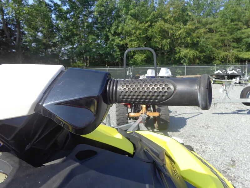 Slide: The Image of Sea-Doo Spark™ 3up 900 H.O. ACE™ iBR Convenience Package 2015 - 34