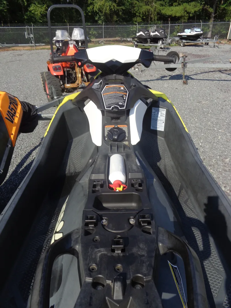 Slide: The Image of Sea-Doo Spark™ 3up 900 H.O. ACE™ iBR Convenience Package 2015 - 18