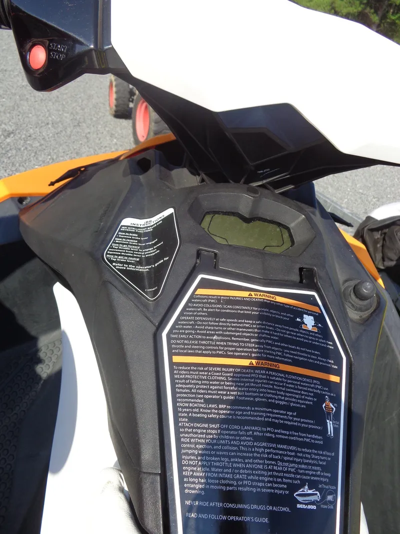 Slide: The Image of Sea-Doo Spark™ 3up 900 H.O. ACE™ iBR Convenience Package 2015 - 27