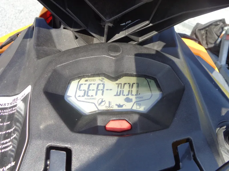 Slide: The Image of Sea-Doo Spark™ 3up 900 H.O. ACE™ iBR Convenience Package 2015 - 29