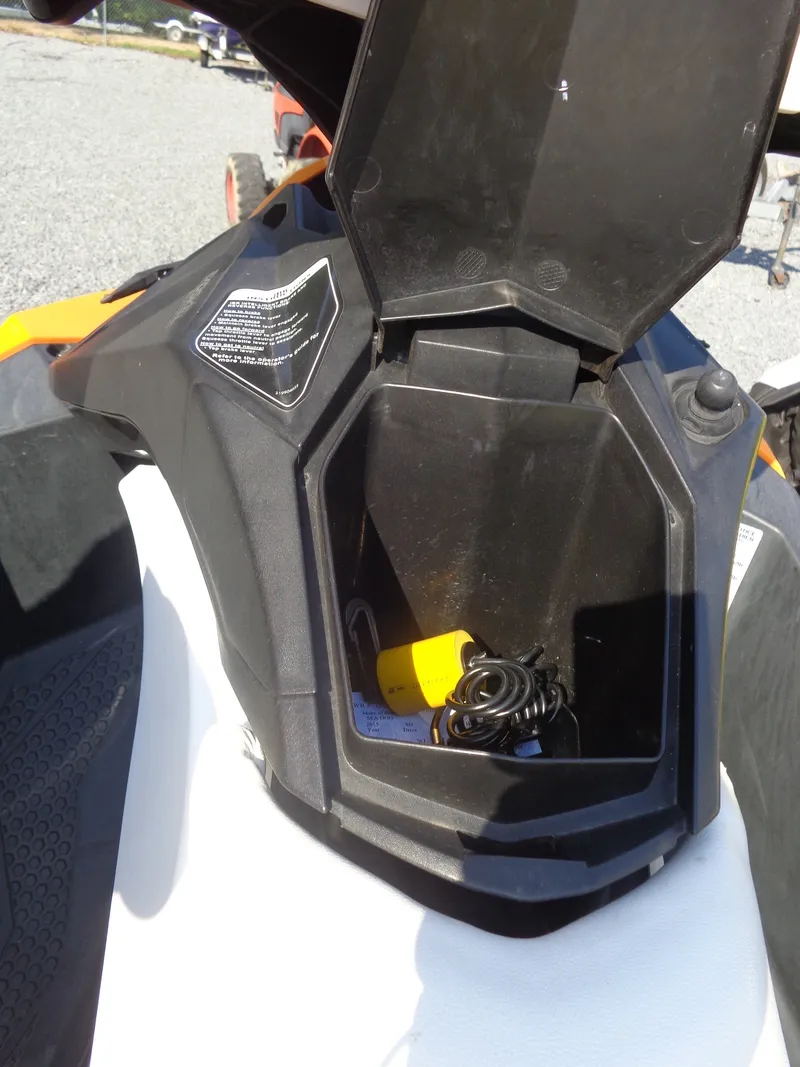 Slide: The Image of Sea-Doo Spark™ 3up 900 H.O. ACE™ iBR Convenience Package 2015 - 28