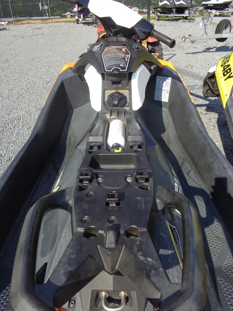 Slide: The Image of Sea-Doo Spark™ 3up 900 H.O. ACE™ iBR Convenience Package 2015 - 26