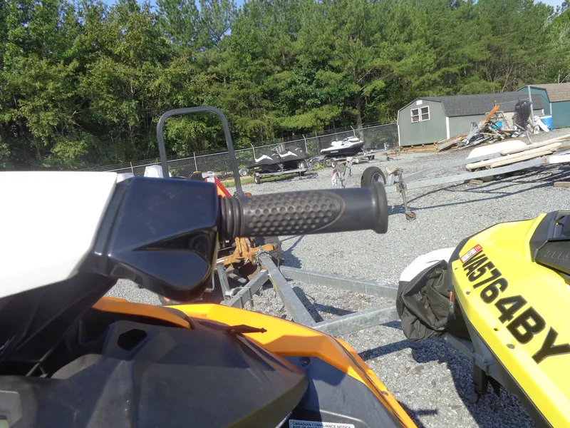 Slide: The Image of Sea-Doo Spark™ 3up 900 H.O. ACE™ iBR Convenience Package 2015 - 31