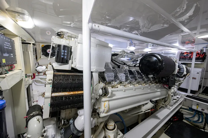 Slide: The Image of Viking 65 Enclosed Bridge w/Tower 2004 - 80