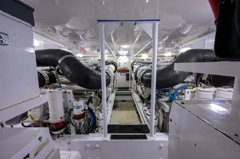 Slide: The Image of Viking 65 Enclosed Bridge w/Tower 2004 - 75