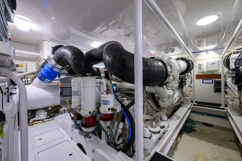 Slide: The Image of Viking 65 Enclosed Bridge w/Tower 2004 - 78
