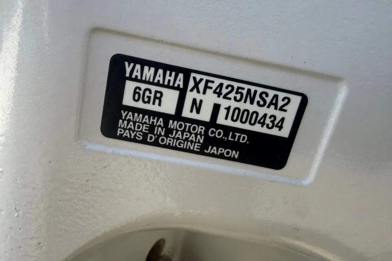 Slide: The Image of Yamaha motor label on 2019 Blue Wave 2800 Pure Hybrid boat, model XF425NSA2. - 71