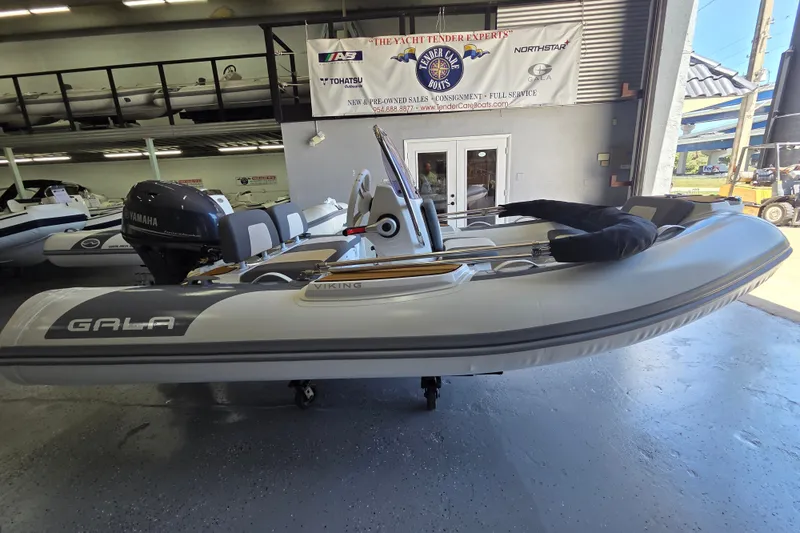 Slide: The Image of Gala Viking V360 2027 with Yamaha 40HP in a showroom, ready for adventure. - 9