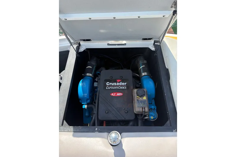 Slide: The Image of Engine compartment of a 2007 MasterCraft X-15 SS with Crusader Captain's Choice 5.7 MPI. - 14