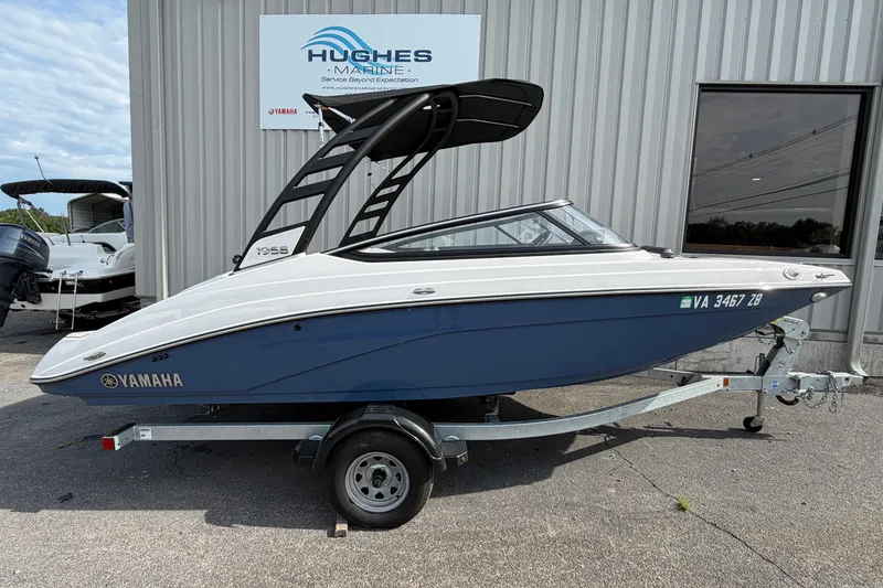 The Image of 2024 Yamaha Boats 195S on trailer at Hughes Marine dealership. - 0