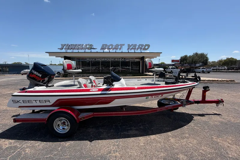 The Image of 2008 Skeeter SX190 boat on trailer outside Yowell's Boat Yard. - 0