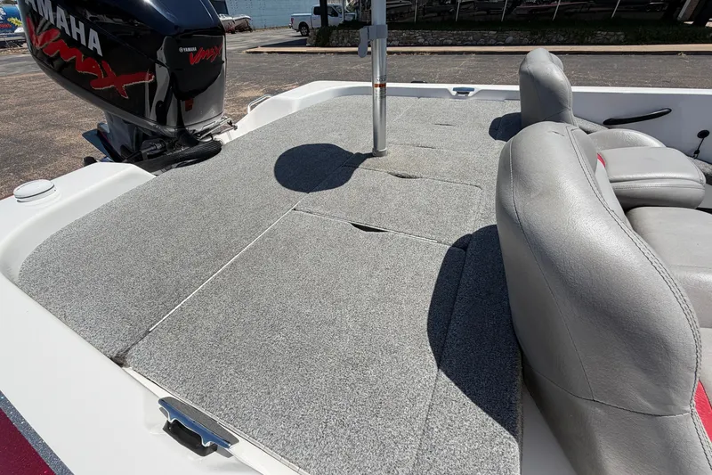 Slide: The Image of 2008 Skeeter SX190 boat with Yamaha VMAX engine, featuring gray carpeted deck and seating. - 45