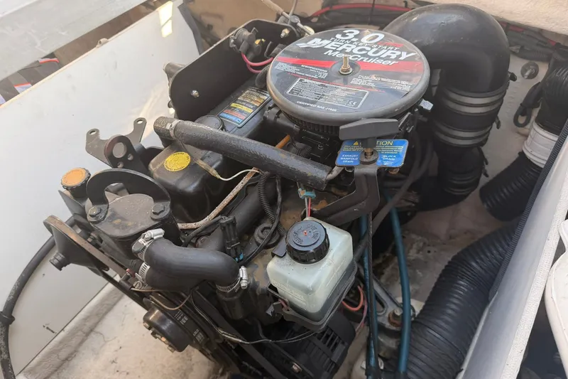 Slide: The Image of Engine of a 2006 Sea Ray 185 Sport boat with Mercury MerCruiser 3.0L. - 14