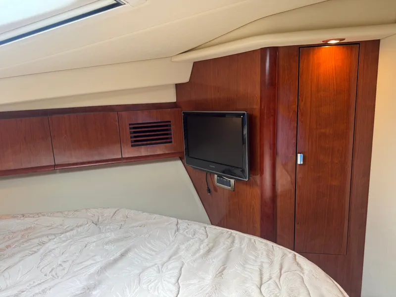 Slide: The Image of Sea Ray 40 Sundancer 2006 - 15