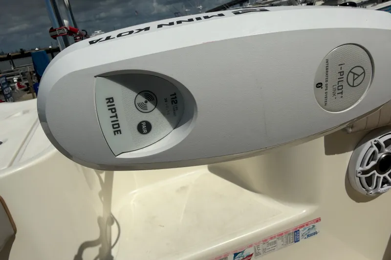 Slide: The Image of Minn Kota Riptide motor on 2006 World Cat 270 TE boat, featuring i-Pilot Link GPS. - 21