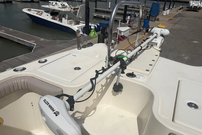 Slide: The Image of 2006 World Cat 270 TE boat docked with Minn Kota trolling motor. - 16