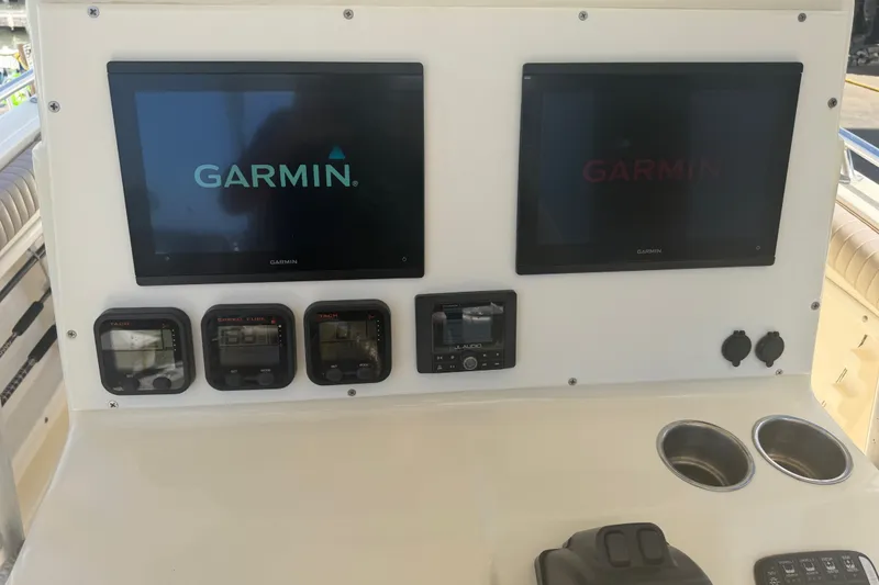 Slide: The Image of Dashboard of 2006 World Cat 270 TE with Garmin displays and controls. - 29