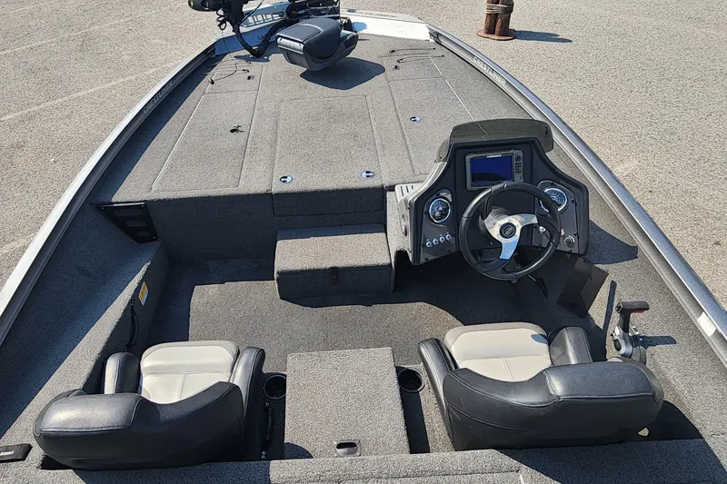 Slide: The Image of 2018 Crestliner PT 20 boat interior with steering console and seating. - 9