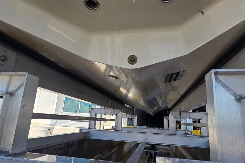 Slide: The Image of Underside view of 2016 Ranger 2510 Bay Ranger boat on a lift. - 57