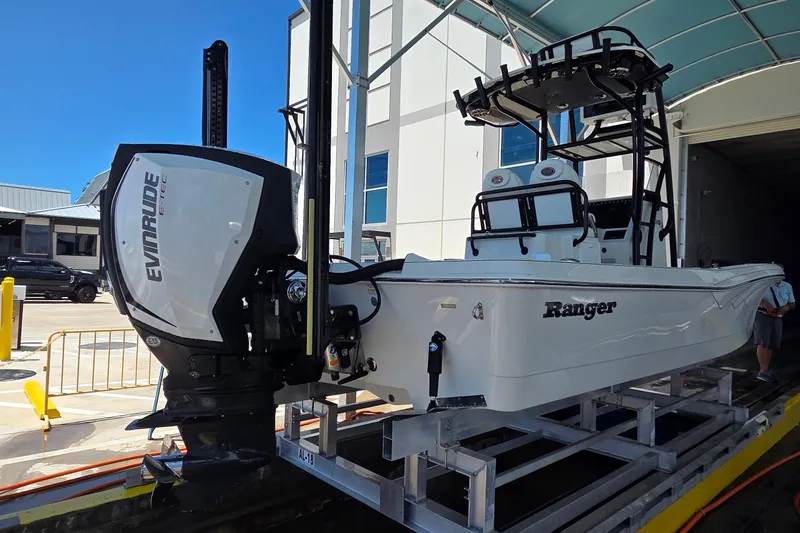 Slide: The Image of 2016 Ranger 2510 Bay Ranger boat with Evinrude engine on display in a marina. - 52