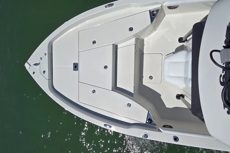 Slide: The Image of Top view of 2016 Ranger 2510 Bay Ranger boat on water. - 42