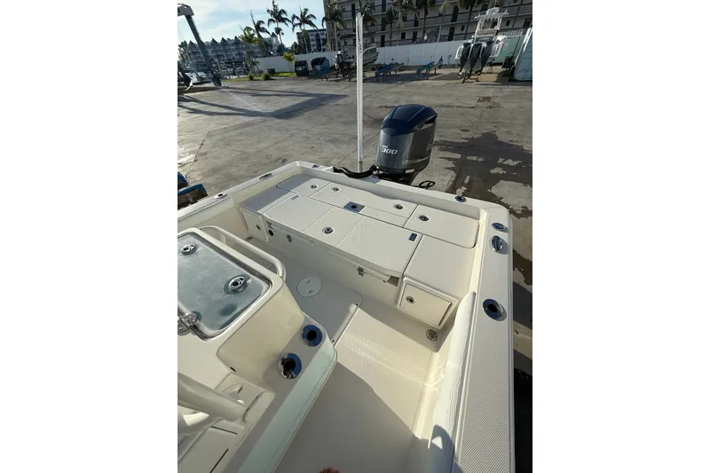 Slide: The Image of 2017 Ranger 2510 Bay Ranger boat with Yamaha 300 engine at dock. - 11