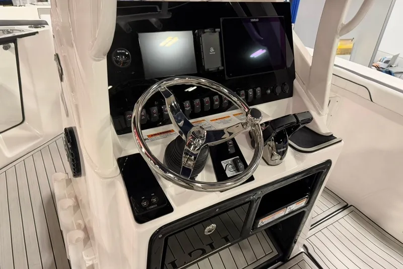 Slide: The Image of Steering console of 2025 Yamaha Boats 255 FSH Sport E with modern controls and displays. - 9