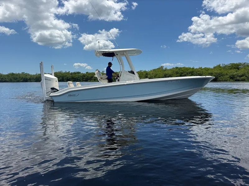 Slide: The Image of Boston Whaler 250 Dauntless 2024 - 0