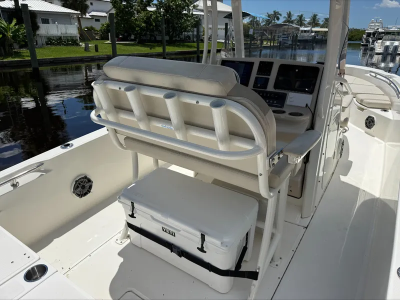 Slide: The Image of Boston Whaler 250 Dauntless 2024 - 8