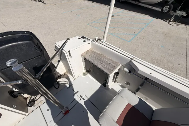 Slide: The Image of 1988 Wellcraft 200 Fisherman boat interior with seating and storage compartments. - 14