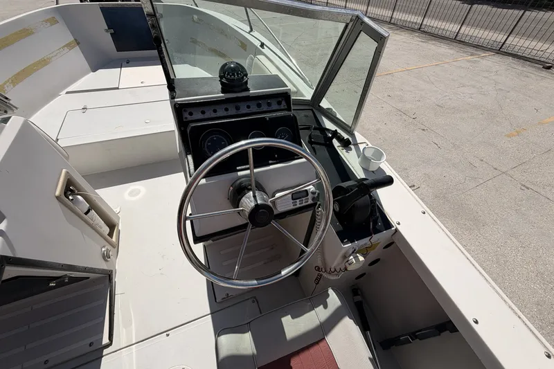 Slide: The Image of 1988 Wellcraft 200 Fisherman boat cockpit with steering wheel and control panel. - 16