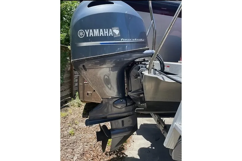 Slide: The Image of Yamaha four-stroke outboard motor on a 2021 Bennington 205E boat. - 5